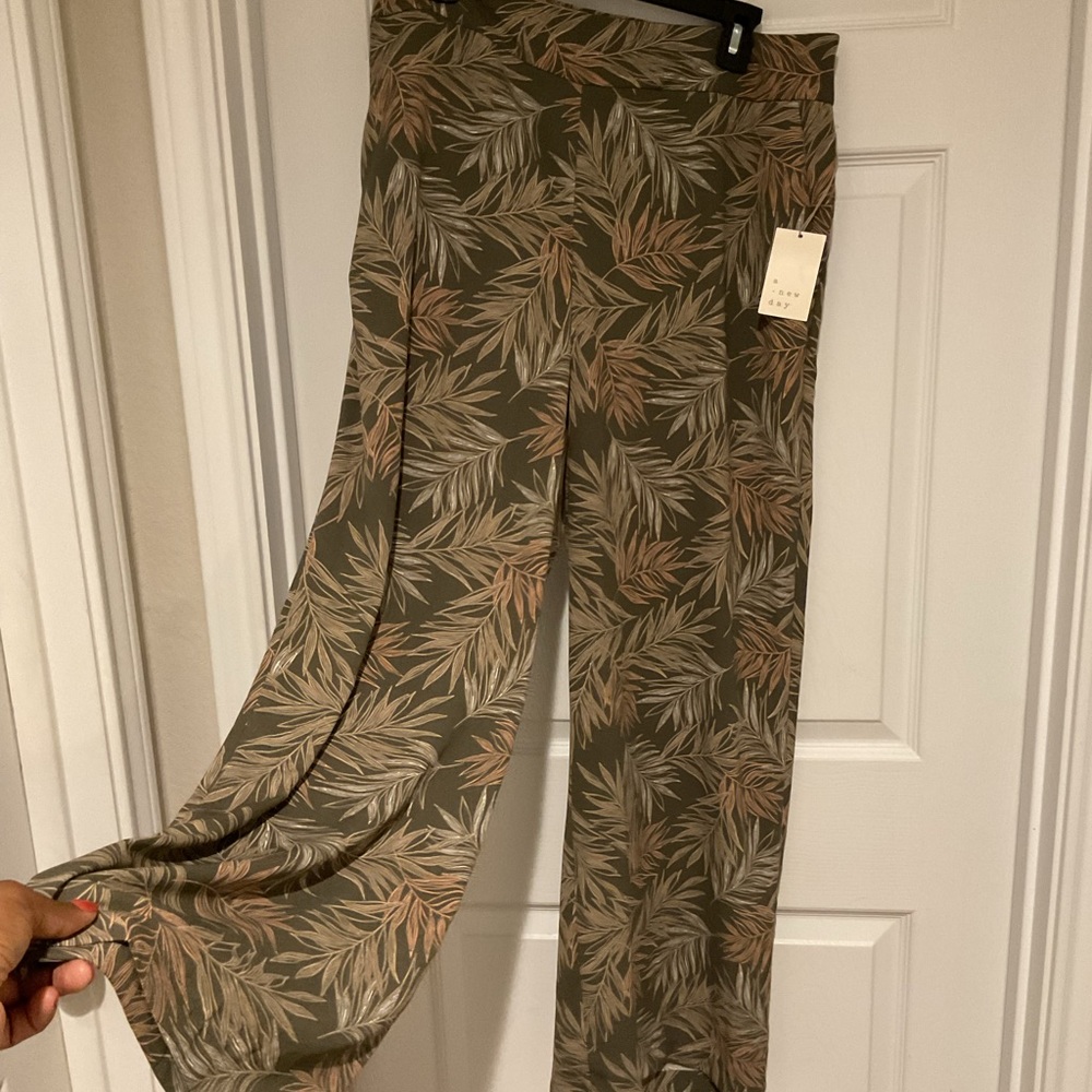 Brand New Floral A New Day Pants